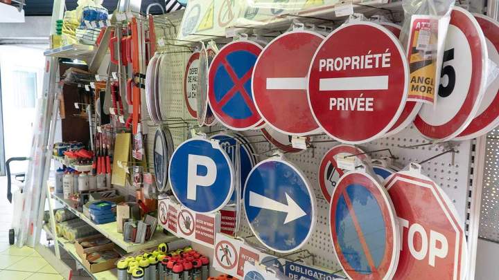 Panneaux de signalisation pour chantiers Baie-Mahault
